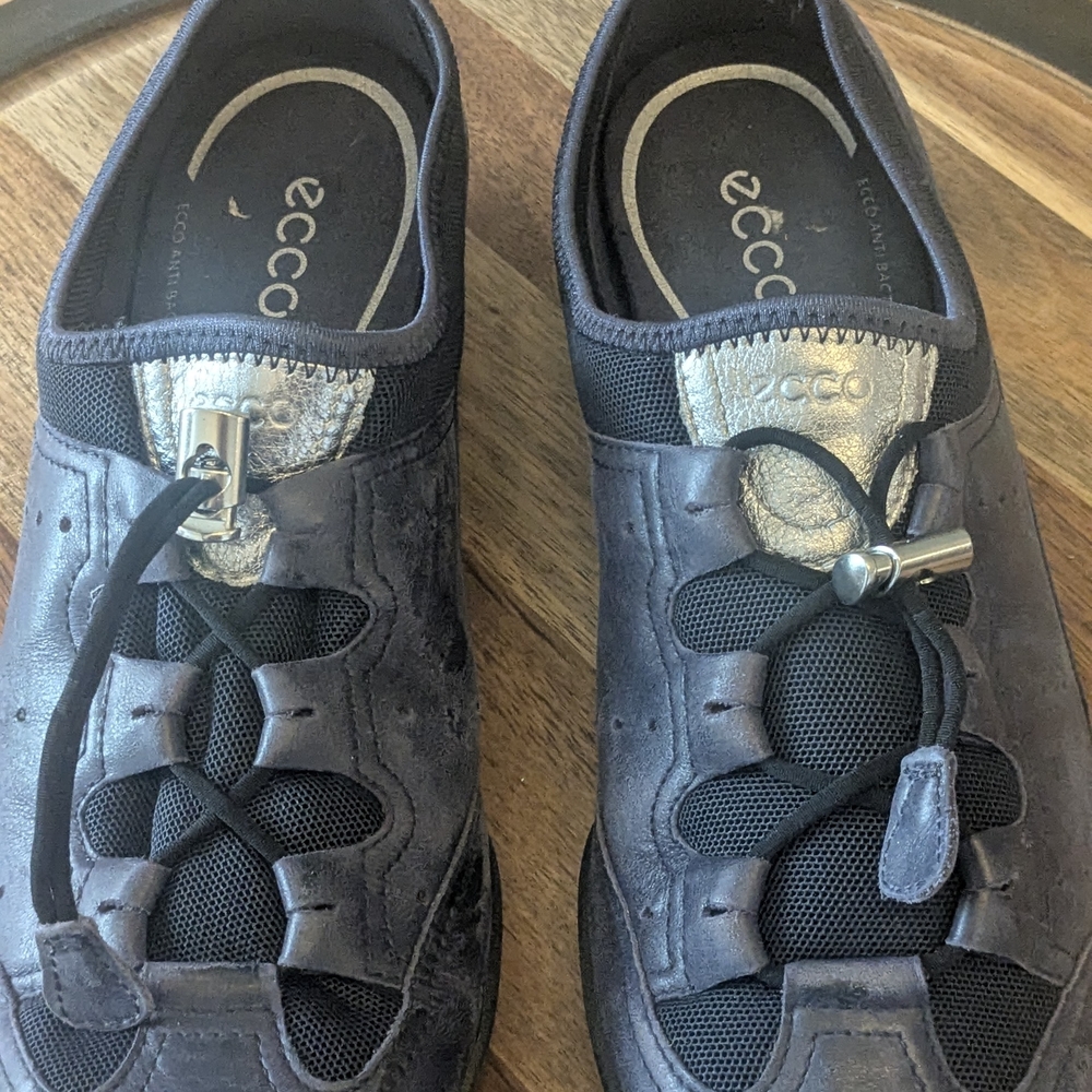 ECCO Women’s Nubuck Mesh Comfort Walking Sneakers Bungee Lace Toggle Laces